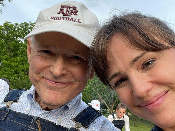 Jennifer Garner with her father William (Image source: Instagram)