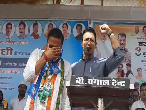 Congress candidate Tarvar Lodhi gets emotional (Photo/ANI)