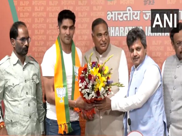 Boxer-turned-poltician Vijender Singh joins BJP at Delhi. (Photo/ANI)