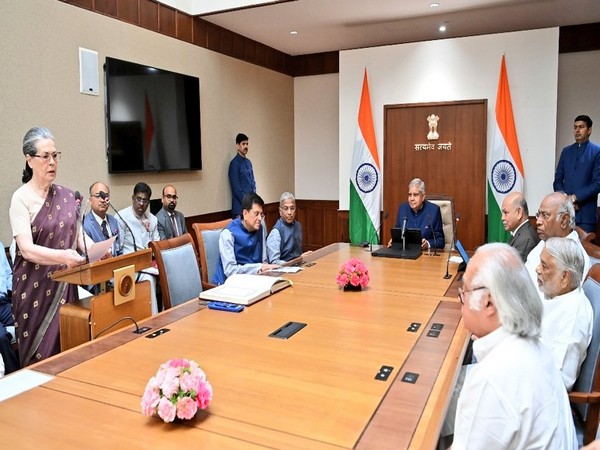 Congress leader Sonia Gandhi while taking oath as Rajya Sabha MP (Photo:X/@VPIndia)