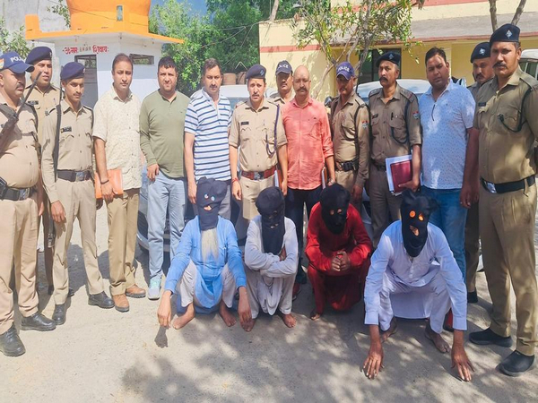 Police official with the arrested accused (Photo/ANI)