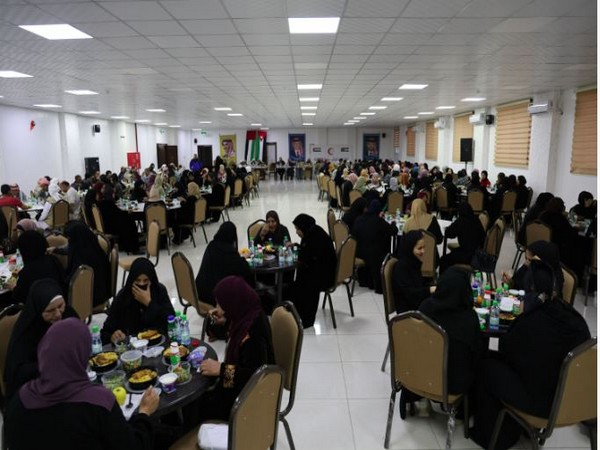 Emirati Jordanian camp for Syrian refugees hosts Iftar for 200 families (Photo/WAM)