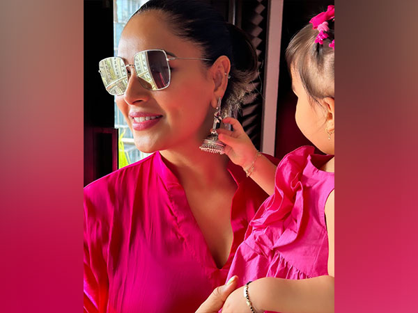 Bipasha Basu with daughter Devi (Image source: Instagram)