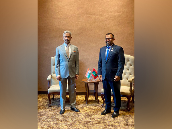 External Affairs Minister S Jaishankar and Maldives foreign minister Moosa Zameer (Photo Credits: X/@MoosaZameer)
