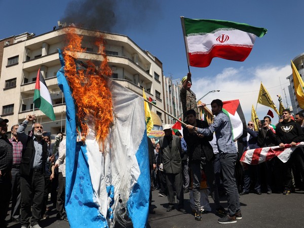 Iranians attend a rally marking Quds Day and the funeral of members of the Islamic Revolutionary Guard Corps, in Tehran (Photos/Reuters)