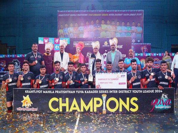 Ahmednagar District lifting Krantijyot Mahila Pratishthan Yuva Kabaddi Series Inter District Youth League (Image: YKS)