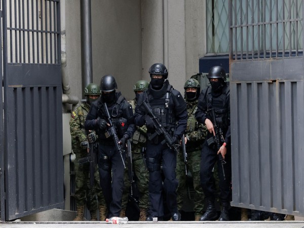 Security forces carry operation of transferring former Ecuador Vice President Jorge Glas from the Flagrancy Unit, in Quito (Photo/Reuters)