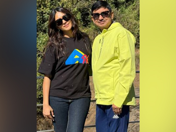 Actor Mrunal Thakur and her father (Image source: Instagram)