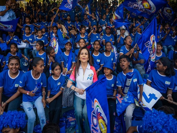 Nita Ambani with children in Wankhede Stadium (Photo: Mumbai Indians)