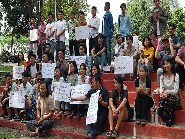 Arunachal students stage protest to show solidarity with Ladakh protests (Image/ANI)