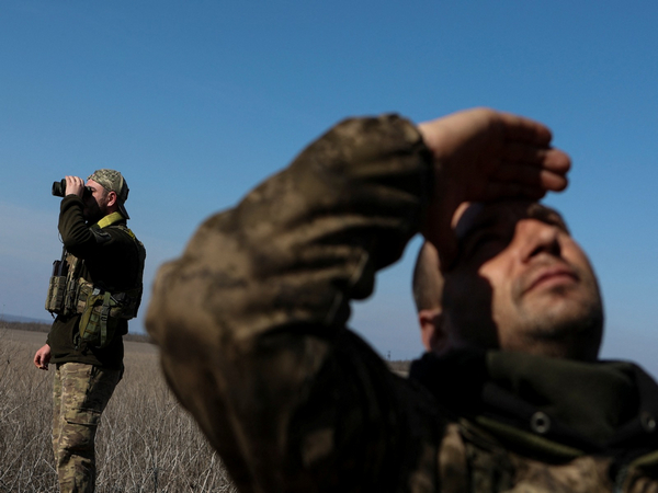 Ukrainian servicemen of an air defence unit observe the sky for Russian aircrafts and drones during their combat shift in Donetsk region. (File Photo/Reuters)