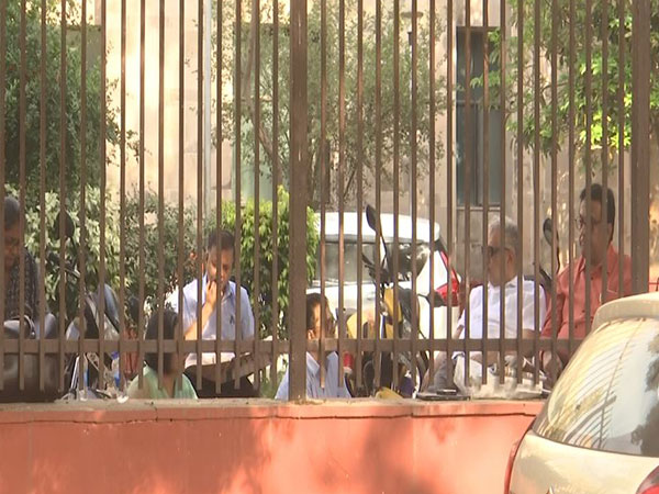 TMC leaders carry out night long protest at police station premises (Image/ANI)