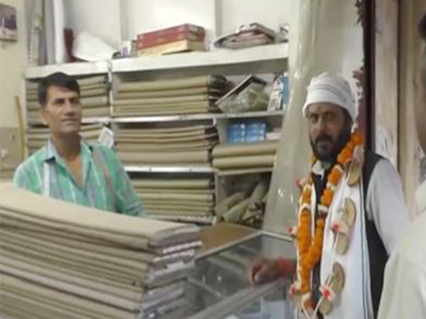 Independent camdidate from Aligarh Pandit Keshav Dev (Photo/ANI)