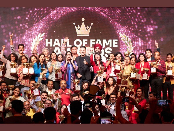 Siddharth Rajsekar Unveils ‘I Can Coach’ Volumes 2 & 3 at Pioneering Freedom Business Retreat 2024