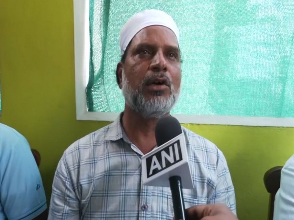 Mohammed Saleem, father of deceased Mohd Arafat (Photo/ANI)