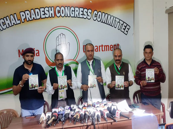 Kisan Congress leaders release booklets of Congress's poll promises for farmers (Photo/ANI)