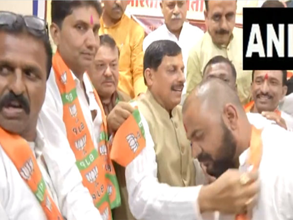 MP CM Mohan Yadav making congress workers join BJP (Photo/ANI)