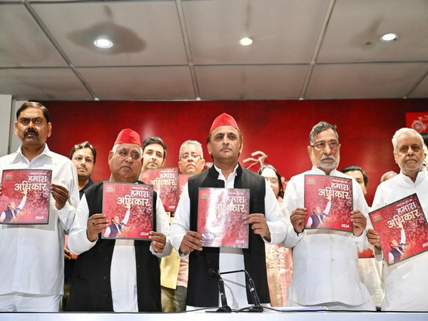 Samajwadi Party Chief Akhilesh Yadav releases manifesto (Photo: X/Samajwadi Party)
