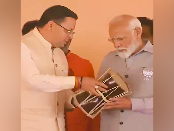CM Dhami presents 'Hudka' to PM Modi (Photo/ANI)