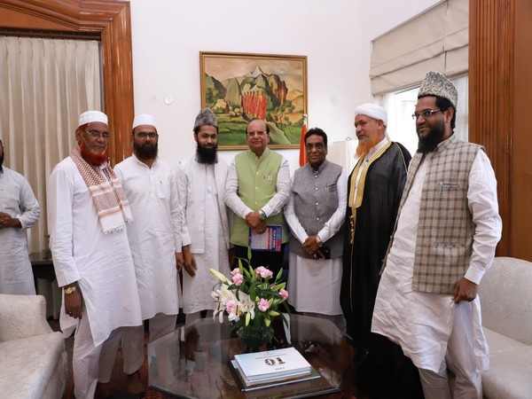 Delhi LG VK Saxena with Eidgah Imams of Delhi. (Photo/LTDelhi)