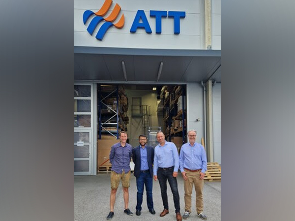 Salil Musale, MD, Naxnova (second from Left) with the founders of Advanced Thermal Technologies (ATT)