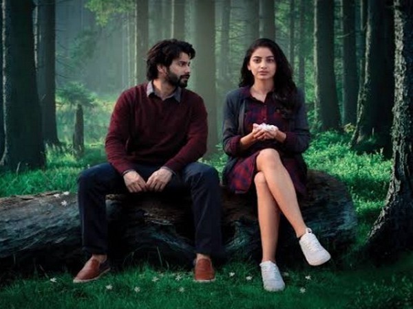  Varun Dhawan, Banita Sandhu Image Source: Instagram)