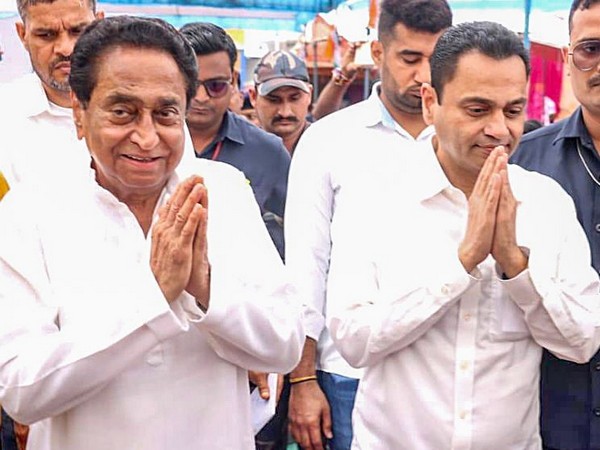 Congress leader Kamal Nath with son Nakul Nath (File Photo/ANI)