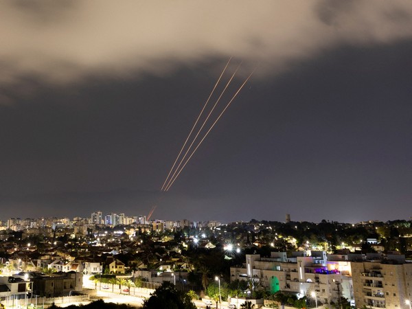 An anti-missile system operates after Iran launched drones and missiles towards Israel, as seen from Ashkelon (Photo/Reuters)