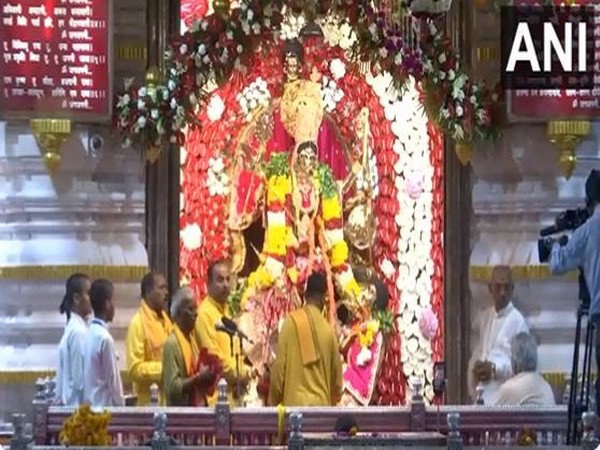 Morning Aarti being performed on the sixth day of Navratri at Chhattarpur Temple (Photo/ANI)
