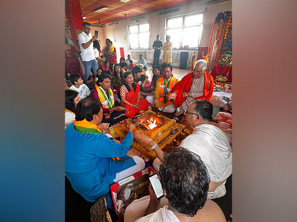 A havan was organised by Overseas Friends of BJP to extend support to Prime Minister NArendra MOdi