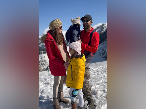 Rannvijay Singha with his wife, kids (Image source/ Instagram)