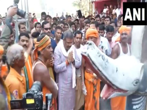 Union Minister Dharmendra Pradhan participates in Maa Bhadrakhali 'Meru Yatra' (Photo/ANI)