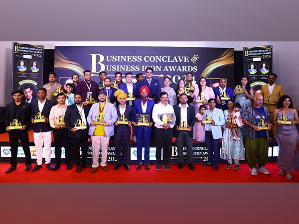 Bollywood Actor Sharman Joshi Shines the Franchise Batao Business Awards 2024