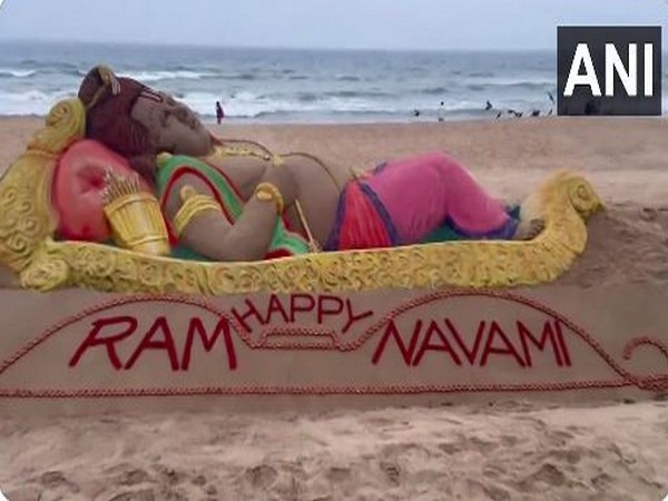 Sudarsan Pattnaik creates Lord Ram sculpture at Puri Beach (Photo/ANI)