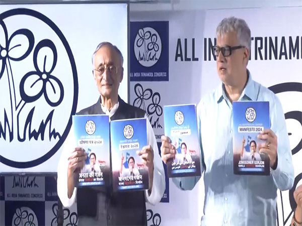 TMC Rajya Sabha MP Derek O'Brien with TMC's Amit Mitra with party manifesto (Photo/ANI)