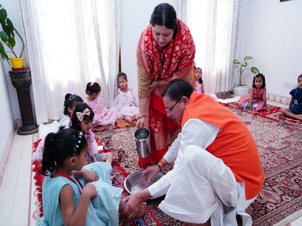 CM Pushkar Singh Dhami performing rituals of 'Kanya Pujan' at his residence in Dehradun (Photo/CM office)