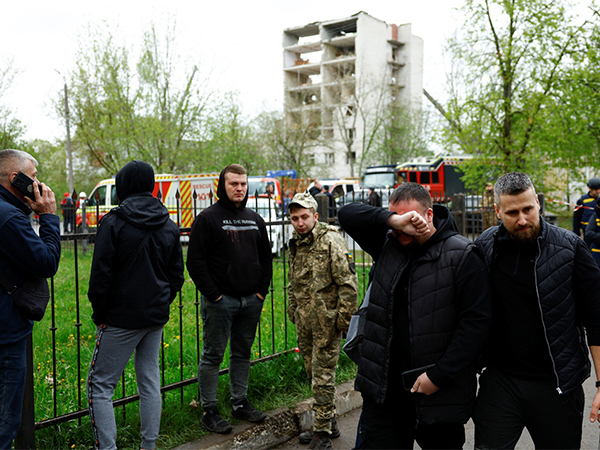 A man cries after his wife's body was found in the debris at site of missile strike in Chernihiv (Image Credit: Reuters)