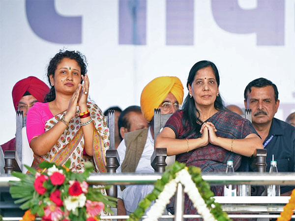 Kalpana Soren and Sunita Kejriwal. (Photo/ANI)