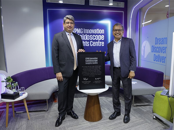 Yezdi Nagporewalla, CEO, KPMG in India and Anindya Basu, National Managing Partner, Head – Advisory, KPMG in India at the inauguration of KPMG's Innovation Kaleidoscope Insights Centre in Bengaluru