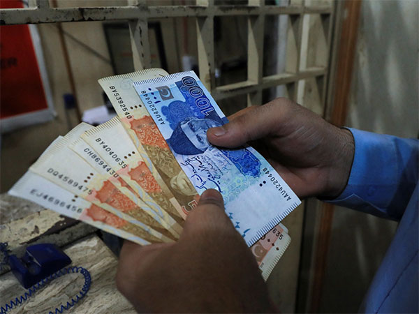 A man counts Pakistani rupee notes at a currency exchange shop in Peshawar (File Photo/Reuters)