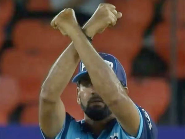 Umpire calling for impact subsitute (Photo: X)