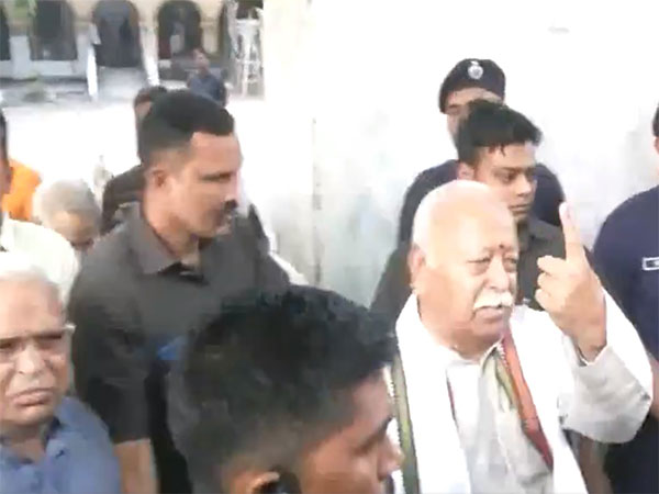 RSS chief Mohan Bhagwat casts vote in Nagpur (Photo/ANI)