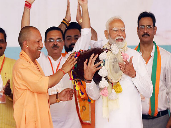 Uttar Pradesh CM Yogi Adityanath and Prime Minister Narendra Modi (Photo/@myogiadityanath)