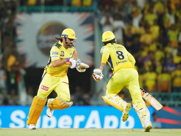 MS Dhoni and Ravindra Jadeja. (Picture: IPL)