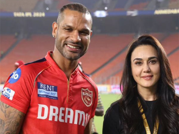 Actor Preity Zinta with cricketer Shikhar Dhawan (Image source: Punjab Kings' Instagram team)