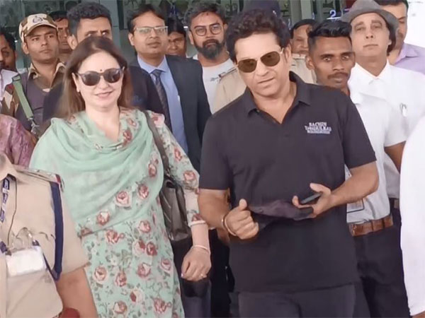 Sachin Tendulkar with his wife Anjali (Photo: ANI)