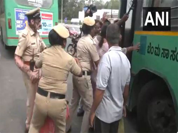 Congress workers hold protest (Photo/ANI)