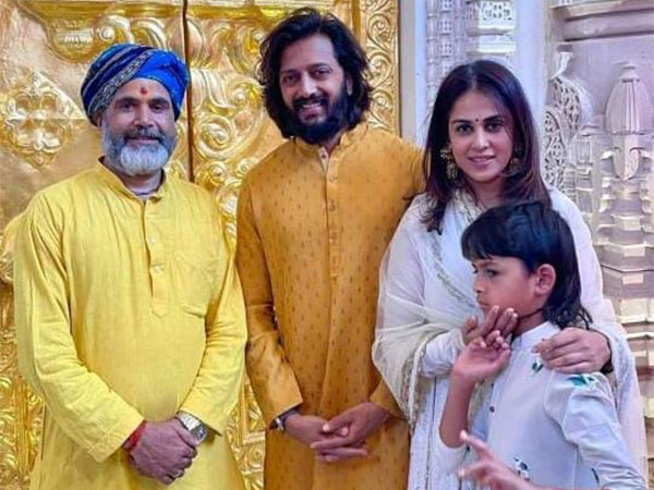 Riteish Deshmukh, Genelia with their son at Ram Mandir (Image Source: Temple priest)