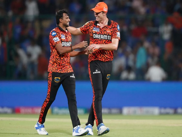 T Natarajan and Pat Cummins (Photo: IPL)