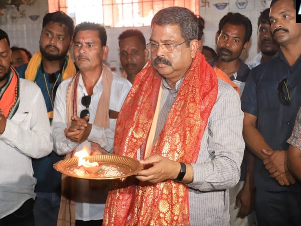 Dharmendra Pradhan offering prayers at 'Maa Dakhinakali' temple (Photo/ANI) 